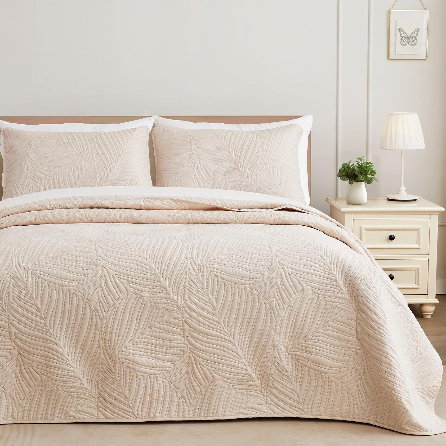 81dcENGbz6L._AC_SL1500_.jpg Beige Leaf Pattern Quilted Duvet Cover - Extra Large Size - Image 1