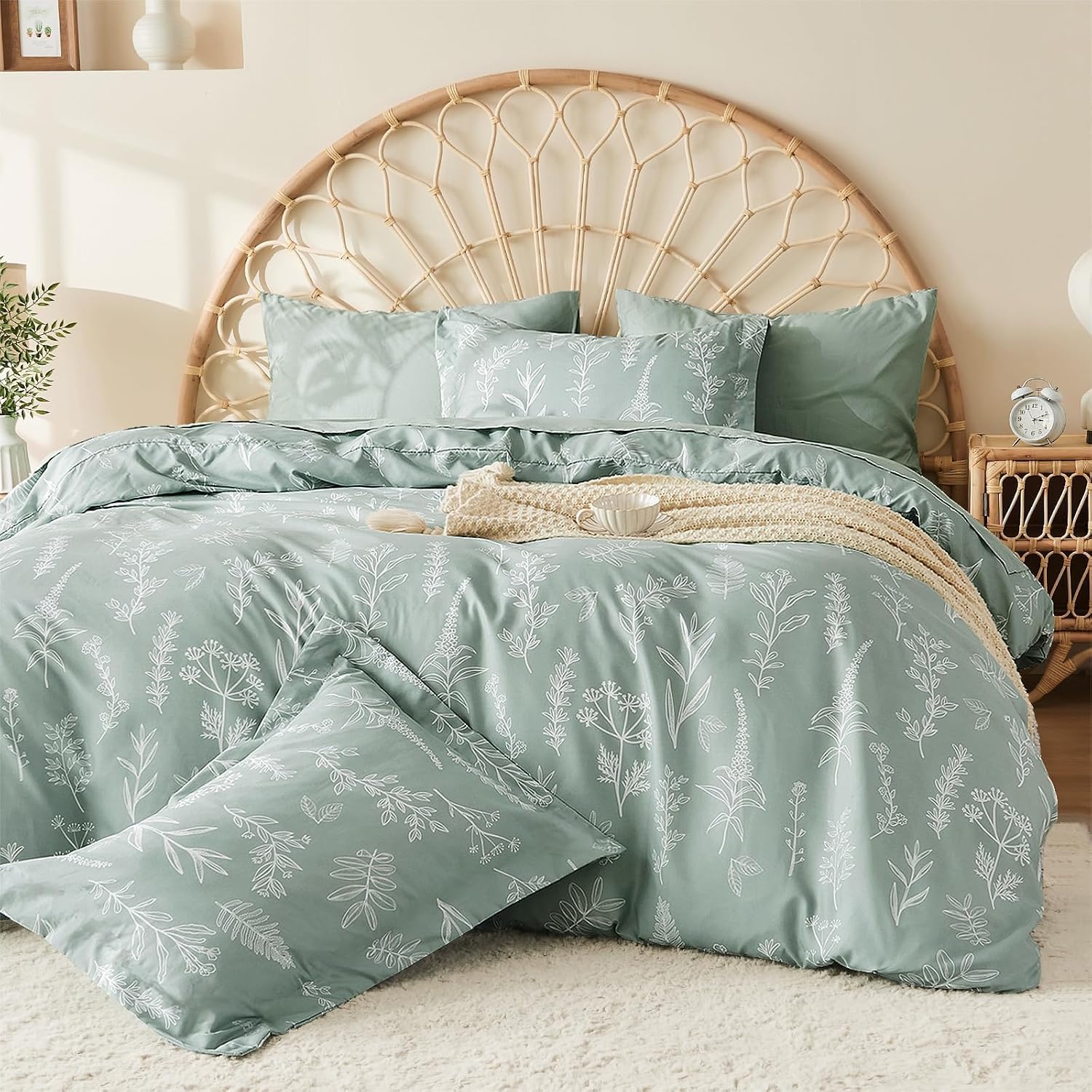 81zLfsJB1nL._AC_SL1500_.jpg Green Floral Double-Sided Duvet Cover Set (3-Piece) - Extra Large Size - Image 1